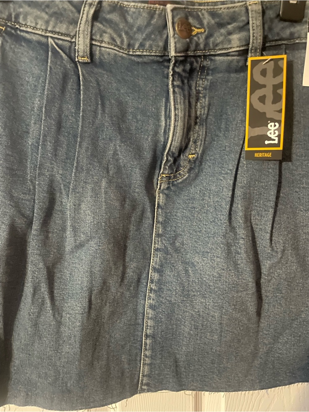 NWT Lee Heritage Pleated Denim Mini Skirt Size 8 Mid Rise Raw Hem Peak View - Picture 8 of 10